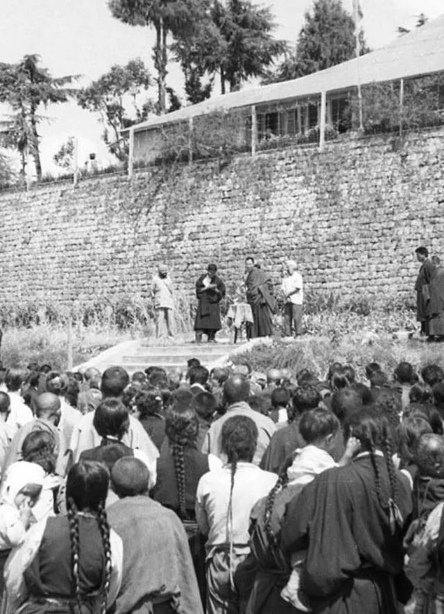 The Dalai Lama addressing a gathering at his residence Swarg Ashram in 1964. Image: The Tibet Museum 