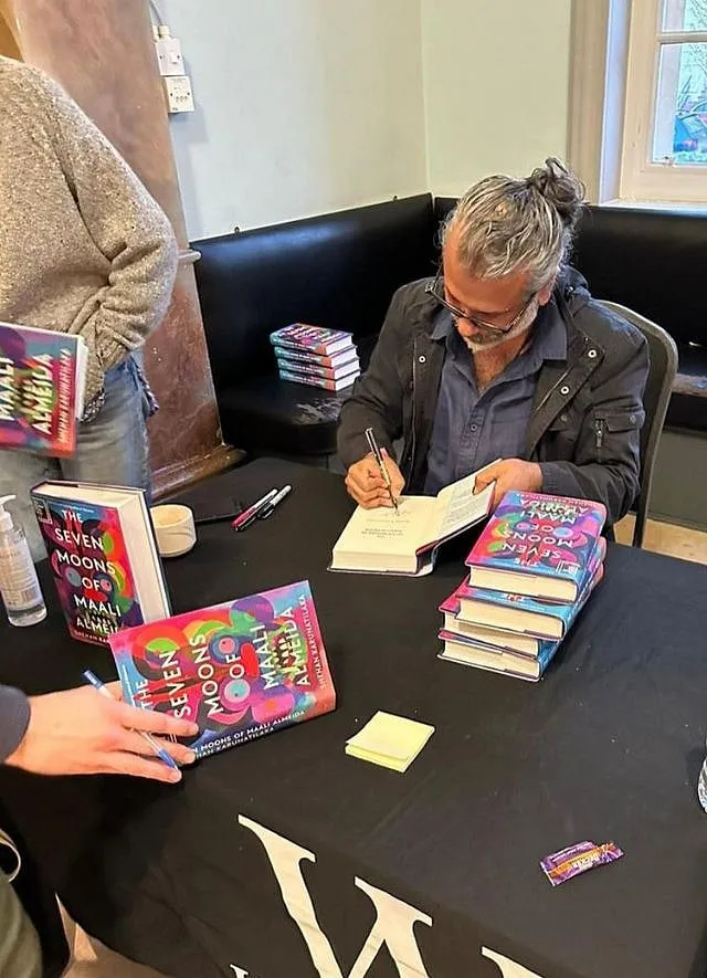 Shehan Karunatilaka signing copies of his Booker-winning book The Seven Moons of Maali Almeida at Waterstones bookstore in London. Image: Instagram.com/shehankarubooks 