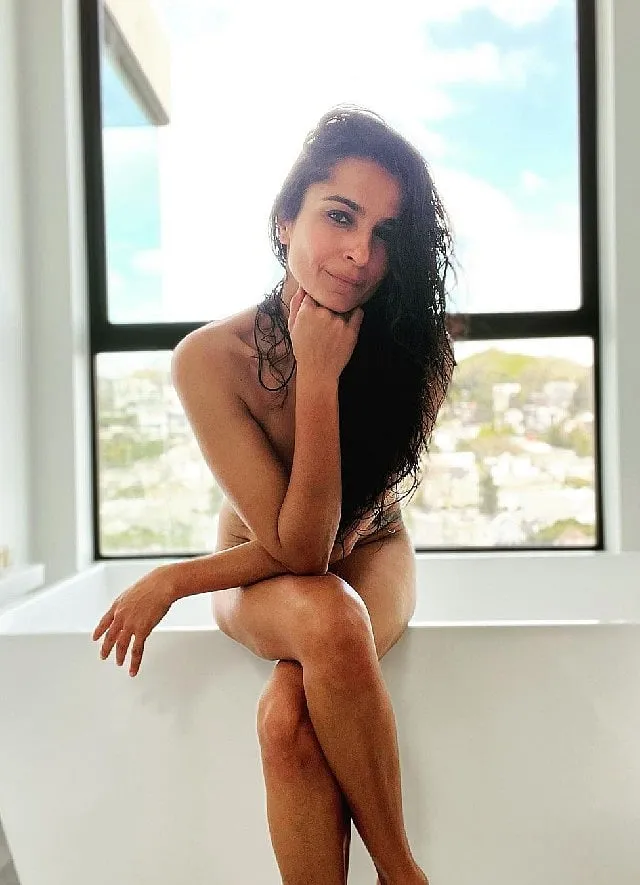 Kaamna Bhojwani has been using her media platform to discuss sex and relationships, therapy, aging, and ‘man-o-pause.’ Image: Instagram.com/kaamnalive 