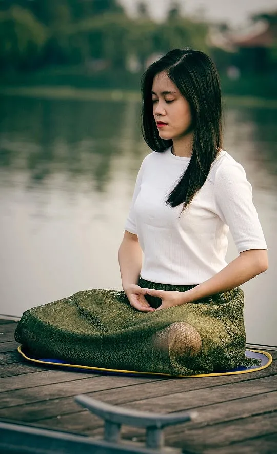 While scientific studies have shown structural brain changes, reduced stress levels, and improved decision-making abilities among Vipassana practitioners, there also exist contradicting opinions. Image: Unsplash 