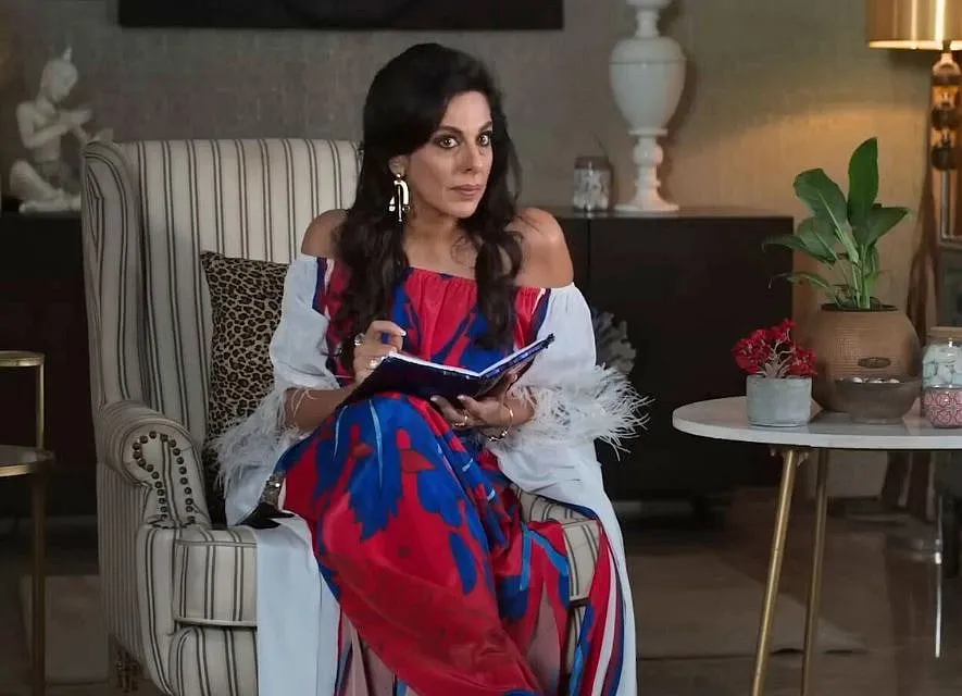 Pooja Bedi plays a therapist in the Netflix comedy Masaba Masaba. Image: YouTube 
