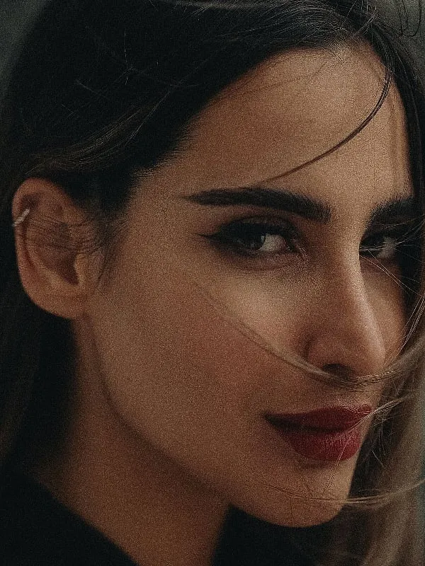 Darker skin types require products with non-greasy, lightweight formulations for the face and rich, thick textures for the body, apprises Dr Madhuri Agarwal. Image: Unsplash 