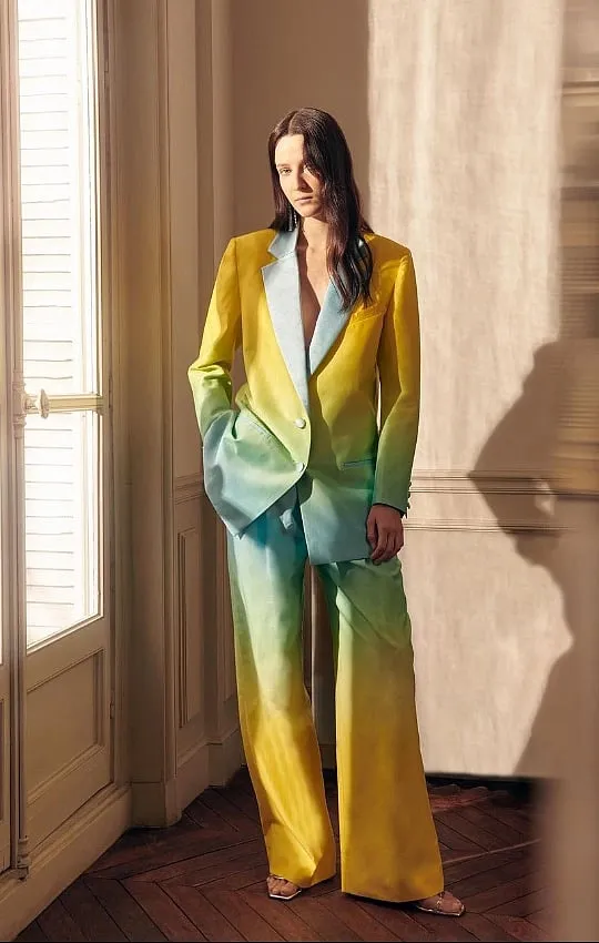 India-born but internationally positioned Alamelu by the founders of House of Angadi—the 600-year-old legacy brand specialising in heritage weaves— occupy pop-up space. Image: Insatgram.com/labelalamelu 