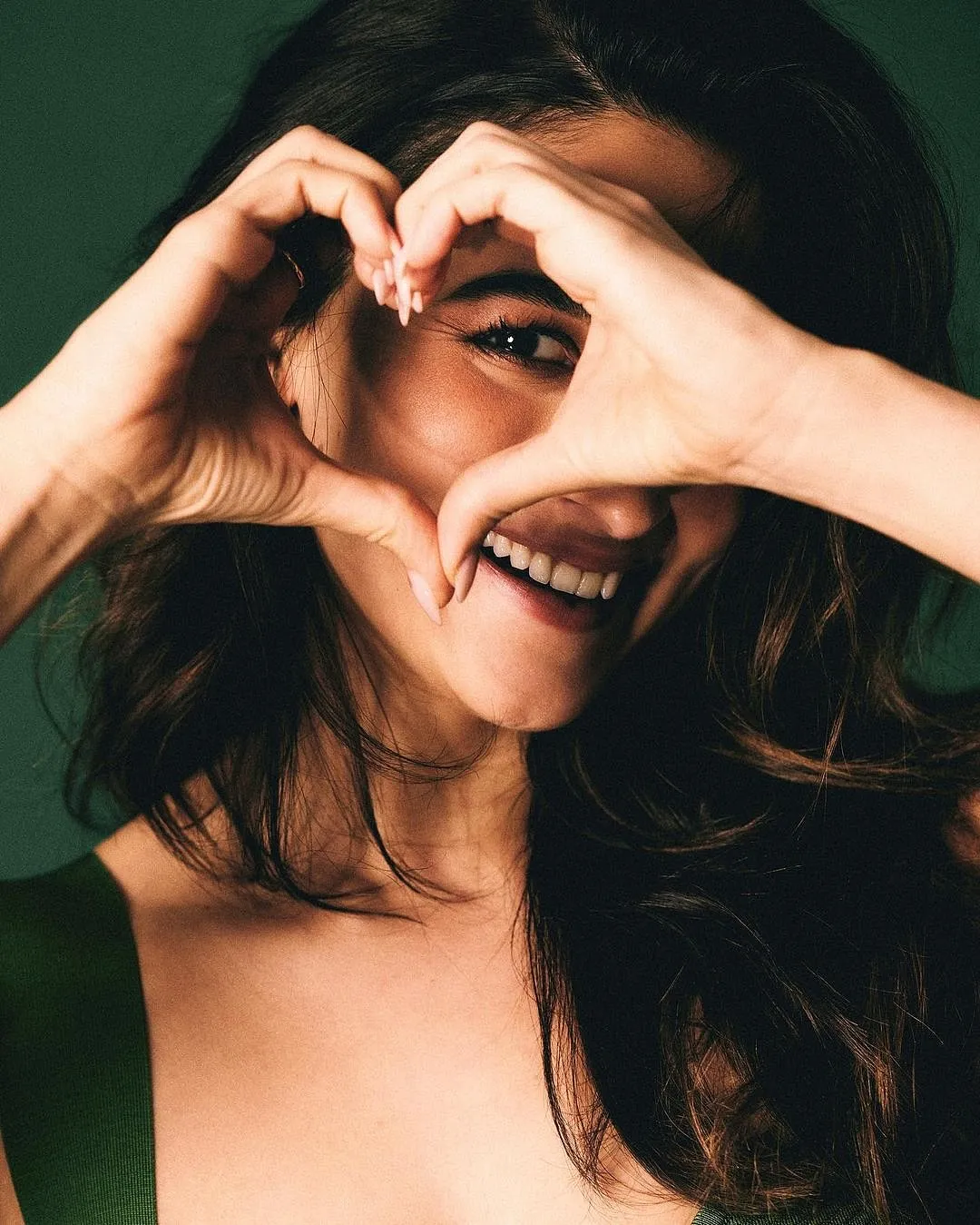 A significant part of Bhatt’s appeal is her ability to take on uncomfortable conversations. Image: Instagram.com/aliabhatt 