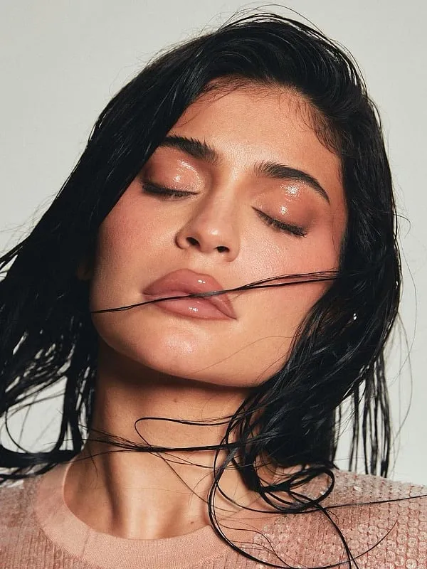 Unrealistic expectations associated with these brands are leading to disillusionment, and when results don’t match up, users lose interest,  says Dr Kiran Sethi. Image: Instagram.com/kyliecosmetics 