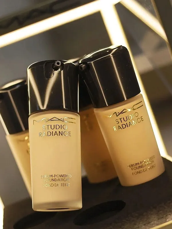 Dr Kiran Sethi points out how oily skin can be the most vulnerable skin type to jeopardies associated with unmonitored exposure to make-up. Image: Instagram.com/maccosmetics 