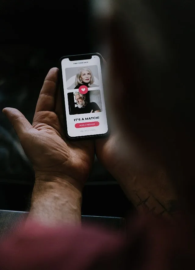 In today’s dating landscape, re-entering the scene requires a familiarity with dating apps, adding a new layer to the experience. Image: Pexels  