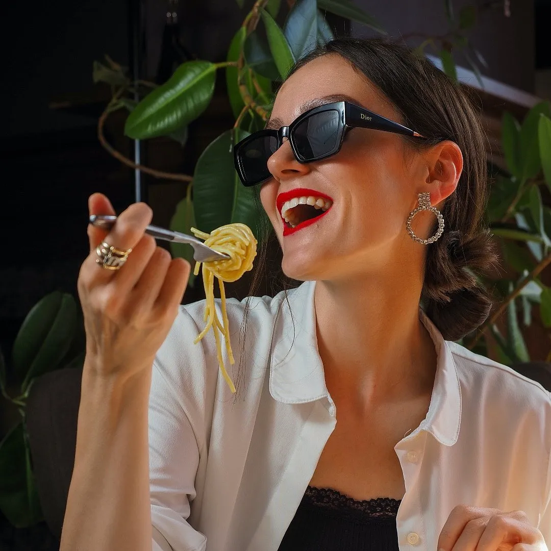 While Samreedhi Goel does believe that foods like chocolate and berries assist with the improvement of one’s mood, the destressing benefits that follow the consumption of junk food are more psychological. Image: Pexels 