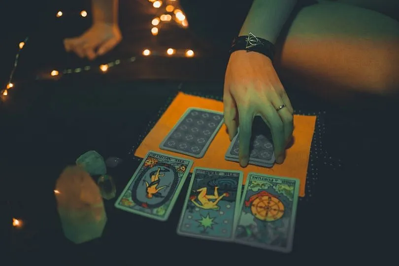 When looking for romantic partners, the norm is to measure planetary aspects, or the exchange of energies between the planets in the horoscopes of the two individuals in question. Image: Pexels 