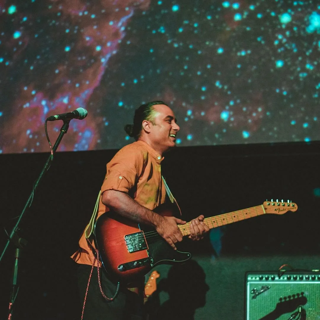 Junaid’s oeuvre is a much too accurate representation of his creative influences that never fail to marry Western and Indian influences of the various instruments he has picked up through the years. Image: Parizad D 