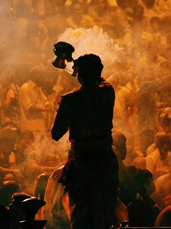 As spirituality becomes McDonaldised or commodified in India, we find ourselves ensnared in a paradoxical pursuit of enlightenment. Image: Pexels 