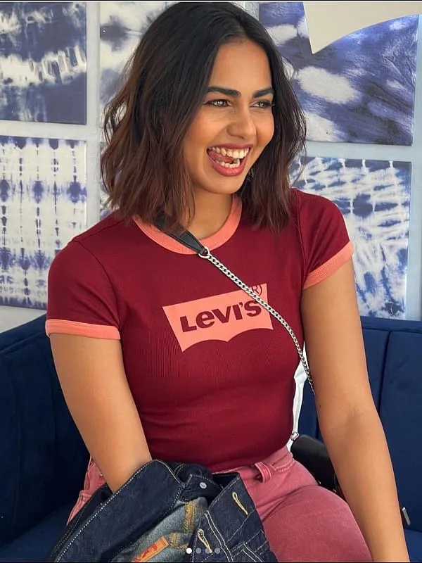 Naina Bhan, an actor and social media personality thinks creators are only responsible for their own self-regulation, highlighting that consumers also have to act responsible. Image: Instagram.com/nainabee 