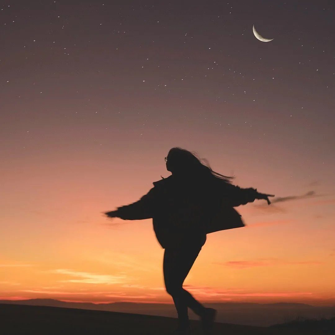 “Space between individuals helps create a respectful atmosphere while maintaining boundaries,” says Ruchi Ruuh. Image: Unsplash 