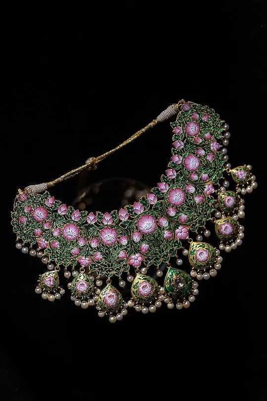 ‘Meena’, or ‘Mina’ (‘heaven’ in Persian), and kari (workmanship) is the art of colouring metal using enamelling and can be traced back to ancient Greece 