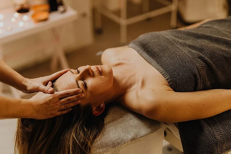  Ayurvedic rituals were a part of Rajshree Pathy's growing years, that were spent in Coimbatore, a significant Ayurveda hub. Image: Pexels 