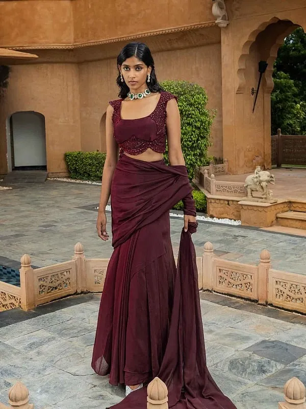 Ridhima Bhasin’s muse is a young, bold woman who is confident in her own skin—a trait that is reflected in her pre-draped sarees. Image: Instagram.com/ridhimabhasinofficial 