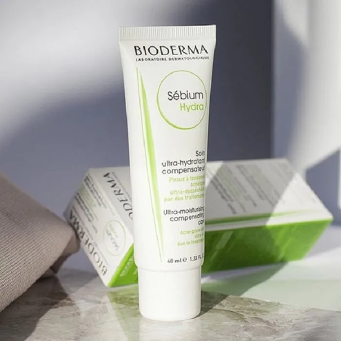 Bioderma Sébium Hydra's unique Fluidactiv complex regulates sebum production, preventing clogged pores, and future breakouts 