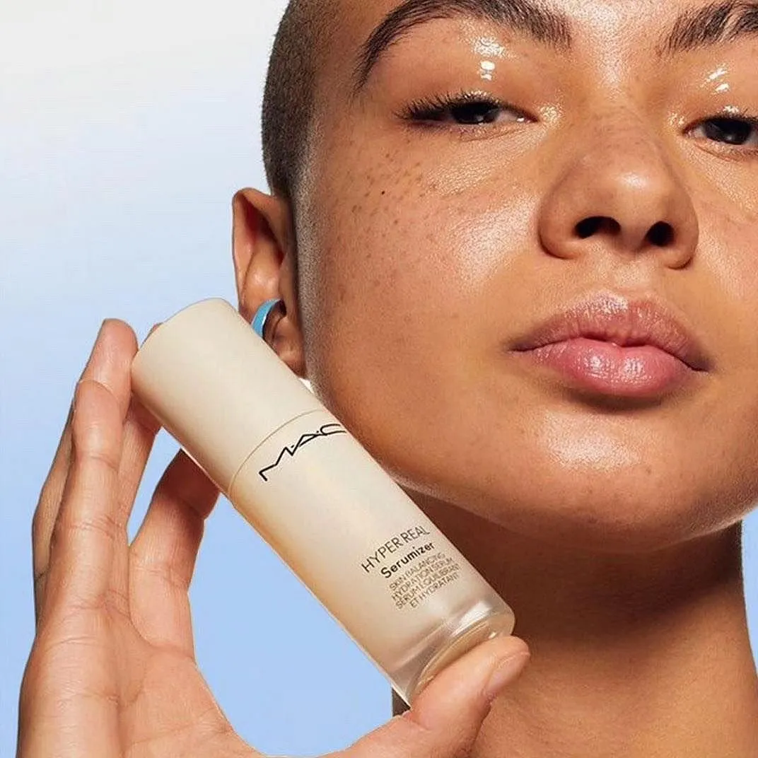 Hyper Real Serumizer Skin Balancing Hydration Serum, M.A.C CosmeticsM.A.C’s Hyper Real range is an example of a make-up brand hitting the ball out of the park with a skincare launch. This serumizer, or serum-moisturser hybrid, is perfect for prepping the skin before layering foundation, for it boosts hydration and fortifies the skin barrier, making the skin plumper. Ingredients like niacinamide, caffeine, glycolic acid, salicylic acid, and lactic acid equip this serum to be a one-stop solution for all your skin woes, from dullness and texture to zits and puffiness.Image: Instagram.com/maccosmeticsindia 