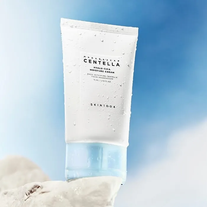 More than just hydration, SKIN1004's Madagascar Centella Hyalu-Cica Moisturiser helps restore your skin's natural moisture barrier 