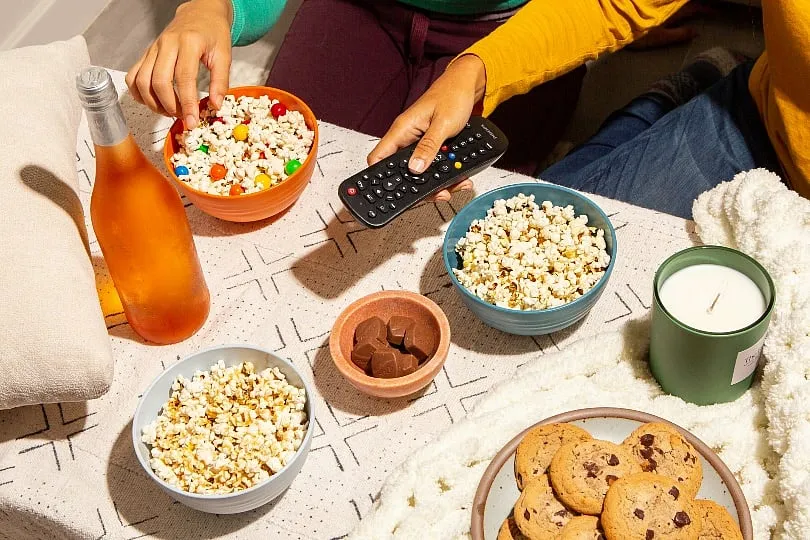 Pastries, chocolates, and candies are high on the Glycemic Index, making them the top inflammatory foods that can cause skin issues. Image: Dupe 