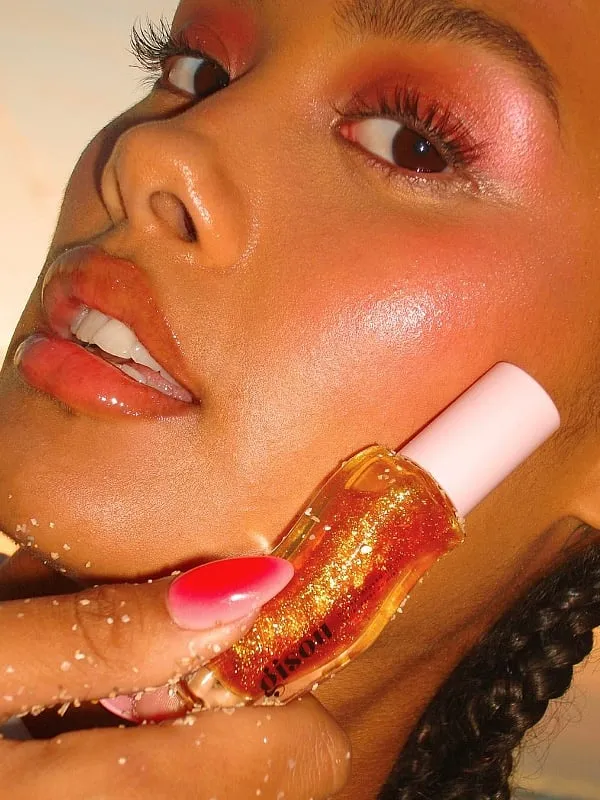 Gisou's Honey-Infused Lip Oil was all over TikTok with over 24 million views. Image: Instagram.com/gisou 