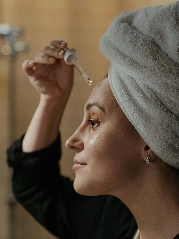 Niacinamide's anti-inflammatory properties help reduce the redness and swelling associated with acne. Image: Pexels 