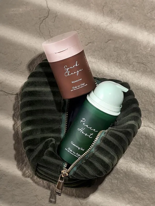 With a cleanser and gel moisturiser, Dab to Fab's packaging is super Gen Z-friendly. Image: Instagram.com/dabtofabofficial 
