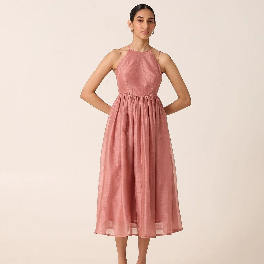 The Summer HouseThe Summer House’s collections feature responsible materials like organic cotton, ethical Tencel, and ECONYL regenerated nylon. They combine heritage techniques like block-printing (crafted by artisans from Karnataka and Gujarat) with modern sensibilities to create minimalist designs. Their designs for upcycled clothes often include clean lines, simple silhouettes, and a neutral color palette, and thus effortless and suitable for various occasions.Image: Instagram.com/thesummerhouse 