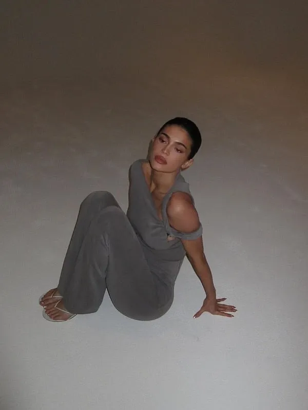 Soft rosebud lips, skinny brows, a white and flawless complexion, and a voluptuous hourglass body—our perception of beauty has always been highly influenced by the Western yardsticks. Image: Instagram.com/kyliejenner 