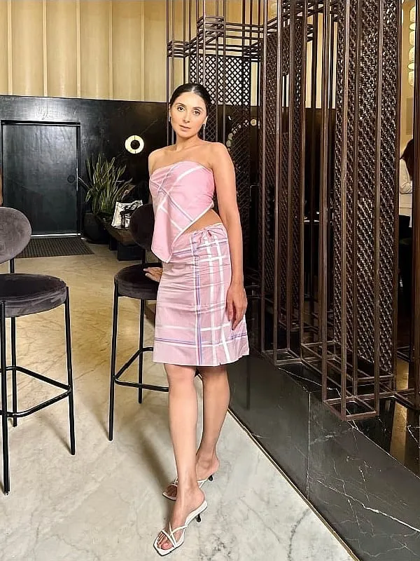 “Beauty standards can’t be generic because we’re all so different; our genetic make-up, race, climate, and everyday routine determine the core of how we look,” says Pernia Quereshi. Image: Instagram.com/perniaq 
