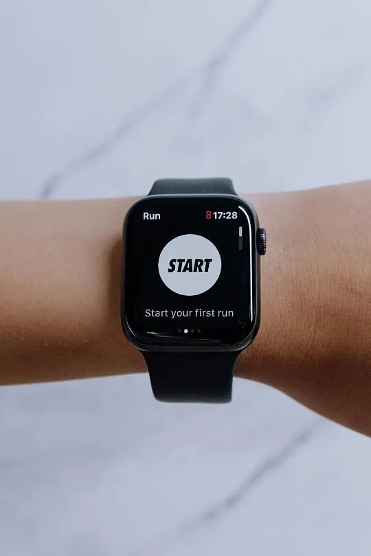 As AI wearable devices grow more technologically sophisticated, they offer real-time health insights, track emotional well-being, and even detect mental health crises. Image: Pexels 