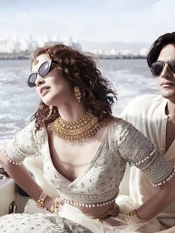 Bridal gold jewellery goes well not only with traditional sarees, but also with minimalistic lehengas. Image: Instagram.com/tanishqjewellery 