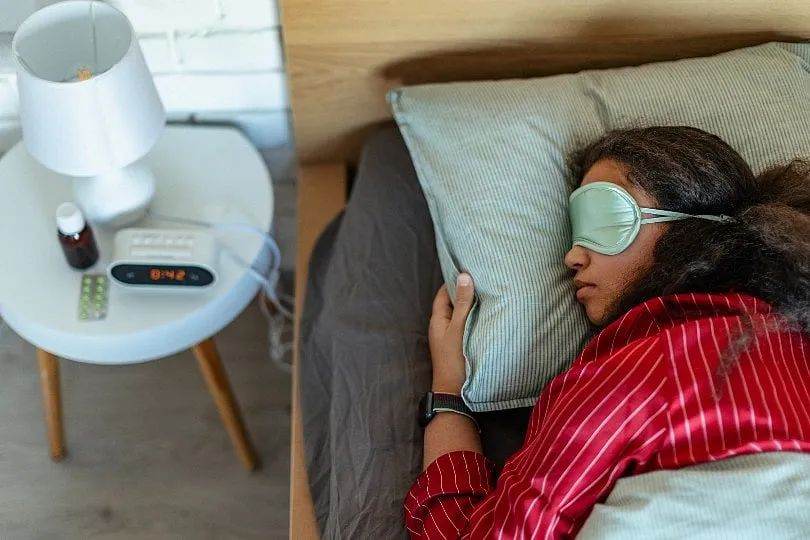 A regular sleep schedule is good for physical and mental health as well as for skin health. Make your skincare routine a daily part of your pre-sleep routine. Image: Pixabay 