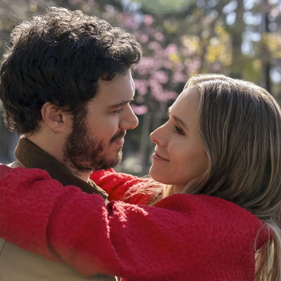 Adam Brody’s character in Nobody Wants This is emotionally intelligent, doesn’t shy away from difficult conversations, and has his partner’s back, even around his disapproving mother. Image: Netflix Media Centre 