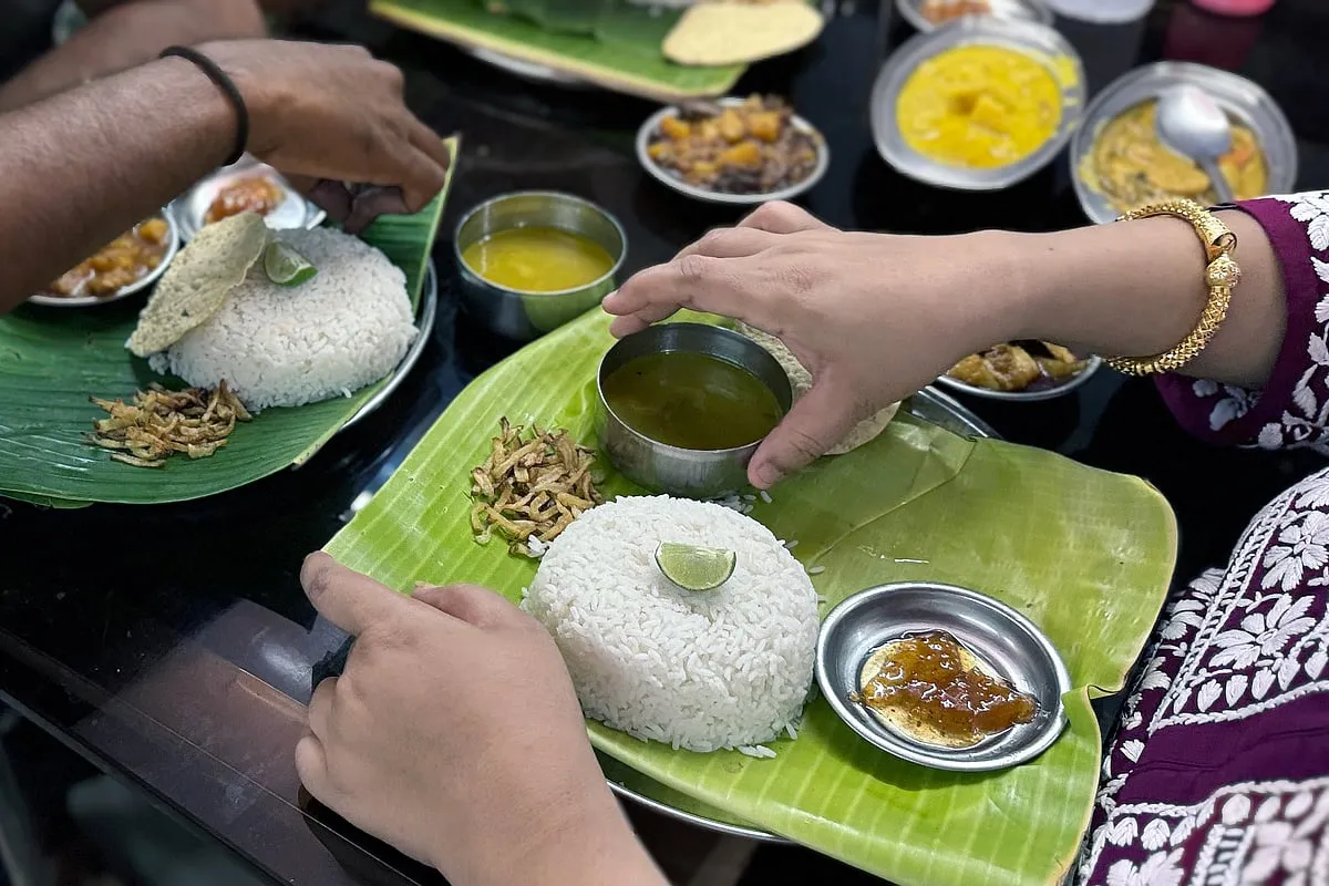 An average vegetarian meal costs between ₹ 50 and ₹80 across most pice hotels like Parbati Hotel (pictured here), while a non-vegetarian meal costs between ₹100 and ₹250. Image: The Established 
