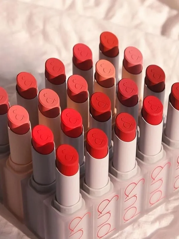 The Zero Matte Lipsticks from Rom&nd contain cotton seed oil, sodium hyaluronate and glycerin. Image: Instagram.com/romnd_you 