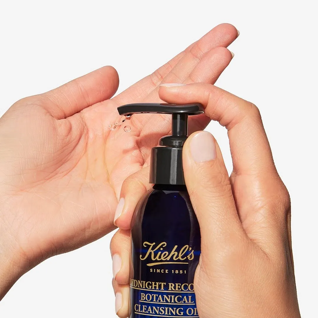 Midnight Recovery Botanical Cleansing Oil, Kiehl’sThis facial cleansing oil, from one of Kiehl’s best-selling ranges, is useful for those with extremely dry, sensitive or maturing skin. The formulation features linalool, vitamin E, geranium oil, evening primrose oil, squalane, rosemary leaf oil, and soybean oil to dissolve make-up and other dirt without drying out the skin. The lightweight cleansing oil emits a soothing aroma without stinging the eyes. Image: Instagram.com/kiehlsin 