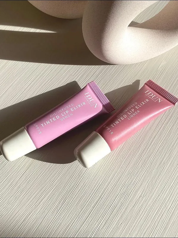 This tinted lip balm with SPF 15 offers a range of shades and a smooth finish that keeps lips looking healthy. Image: Instagram.com/idunminerals_ 
