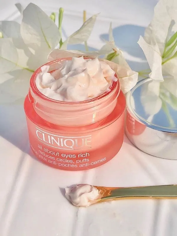 This night cream by Clinique can be used with eye makeup. Image: Instagram.com/cliniquebootslivstreet 