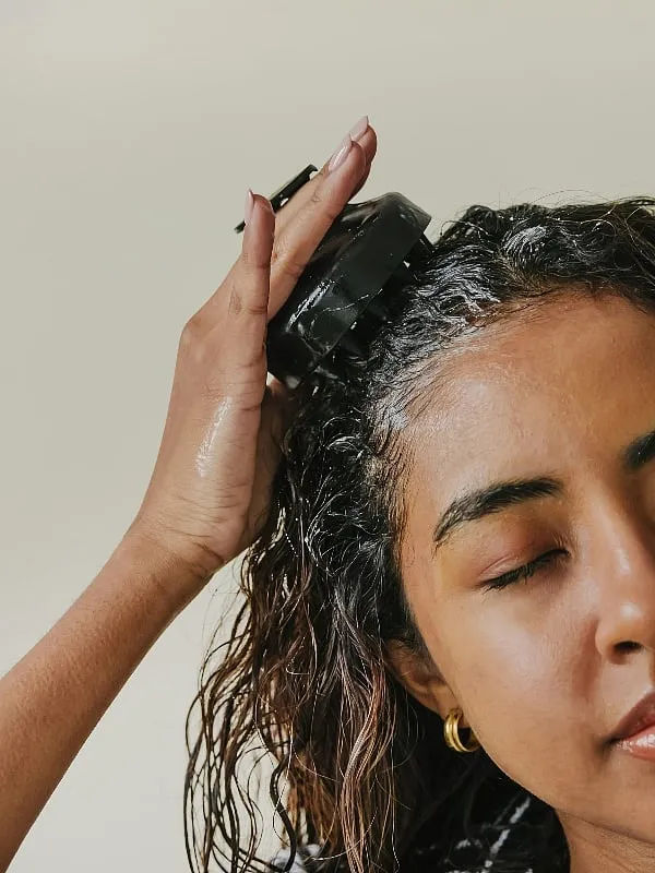 When moisture rises, curly hair tends to absorb it, leading to frizz. Image: Unsplash 