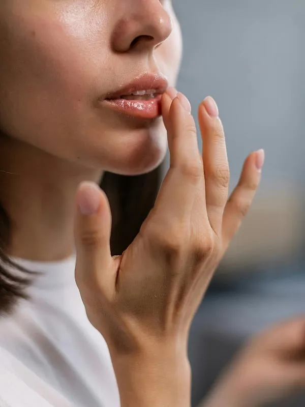 Sun exposure can lead to pigmentation, premature aging, and dryness on the lips. Image: Pexels 