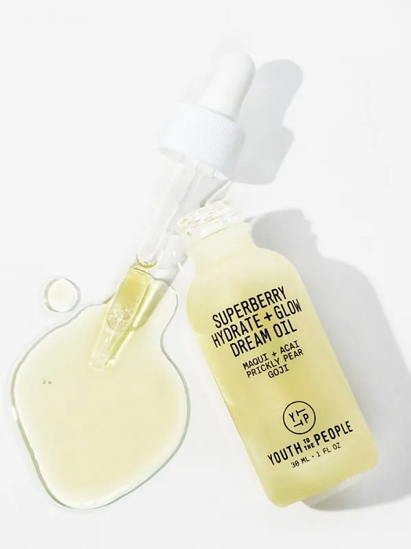This facial oil features brightening, smoothing, nourishing and illuminating properties. Image: Instagram.com/youthtothepeople 