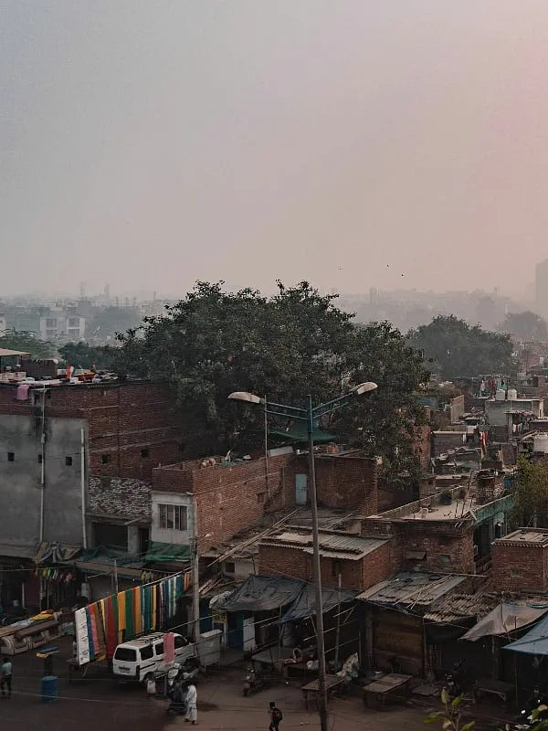 The AQI in Delhi hit a peak of 494 in November 2024. Image: Unsplash 