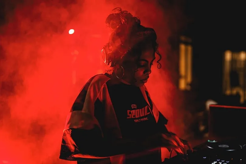 A host of live performances will add to the entertainment while attendees eat and shop 