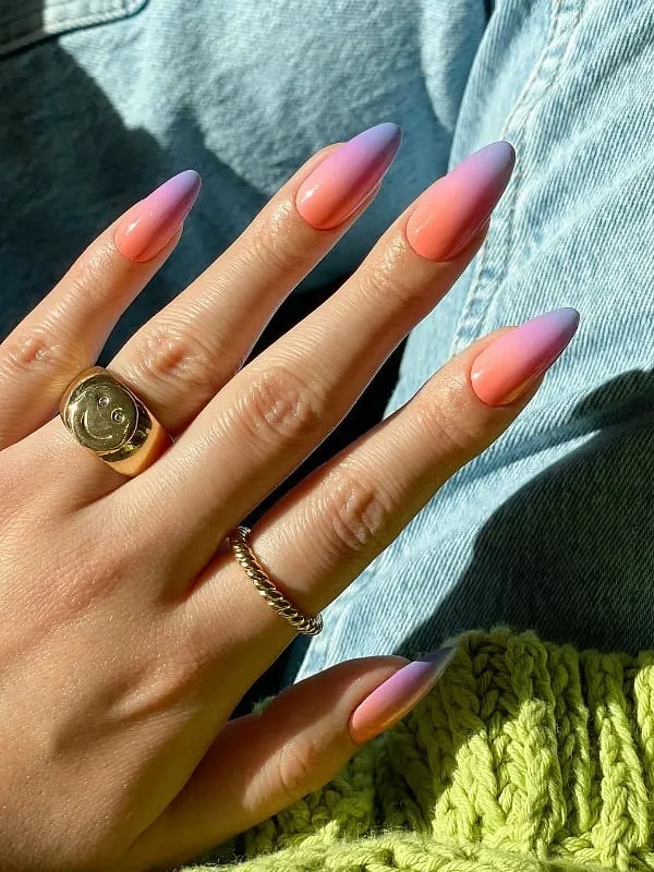 An ombré nail art design with hints of orange, pink and purple. Image: Instagram.com/disseynails 
