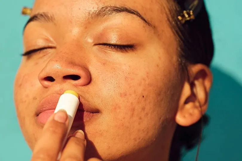 To counter this, use hydrating lip balms rich in ingredients like hyaluronic acid, glycerin, and aloe vera. Image: Unsplash  