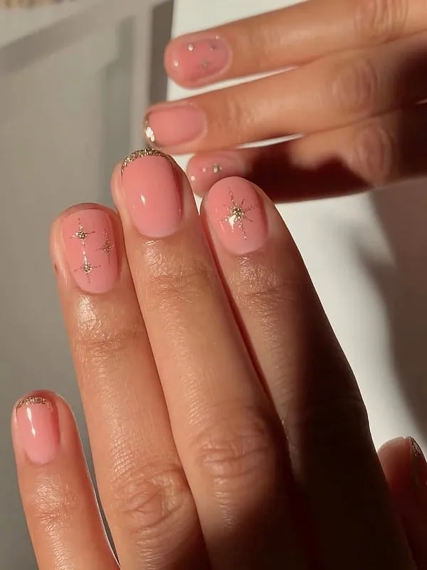 A hint of fine glitter over a nude base adds dimension without overwhelming the nails, perfect for a low-key sparkle. Image: Instagram.com/gel.bymegan 