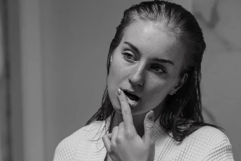 Over-scrubbing can damage the delicate skin on the lips, leading to irritation, increased sensitivity, and even swelling. Image: Pexels 