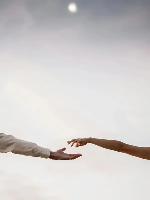 If the onus of initiating plans to meet and dropping check-in messages is always on one friend, it can be unfair at first, and frustrating with time. Image: Pexels 