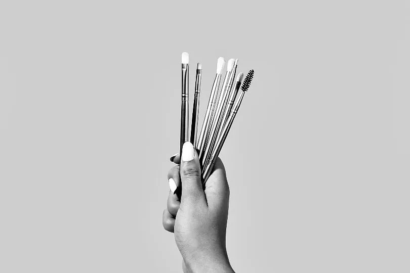 Having the right brushes is key to achieving a great smokey eye make-up look. Image: Pexels 